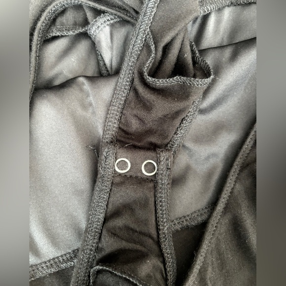 Torrid Black Lace V-Neck Short Sleeve Bodysuit Size 2X - Picture 12 of 14